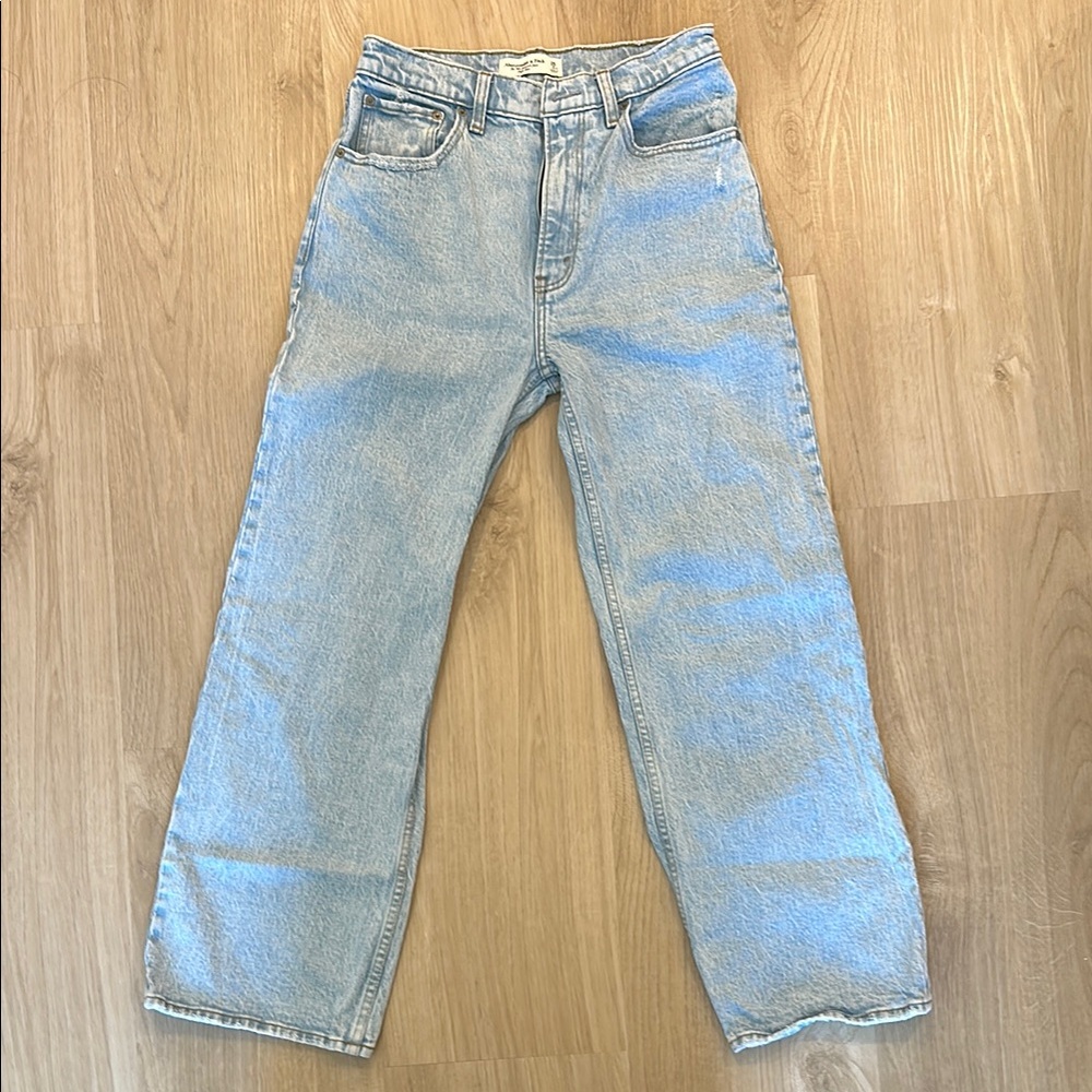 Abercrombie & Fitch The 90s Relaxed Jean High Rise